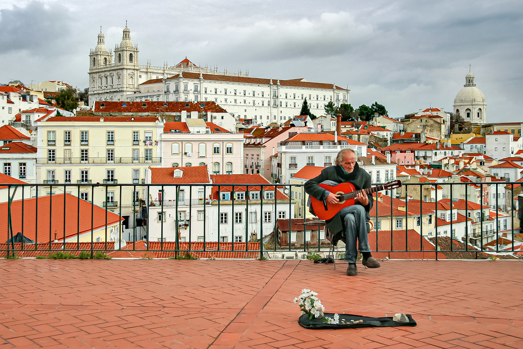 40 Fun Things to Do in Lisbon (No. 25 is my favorite) 5 Alfama