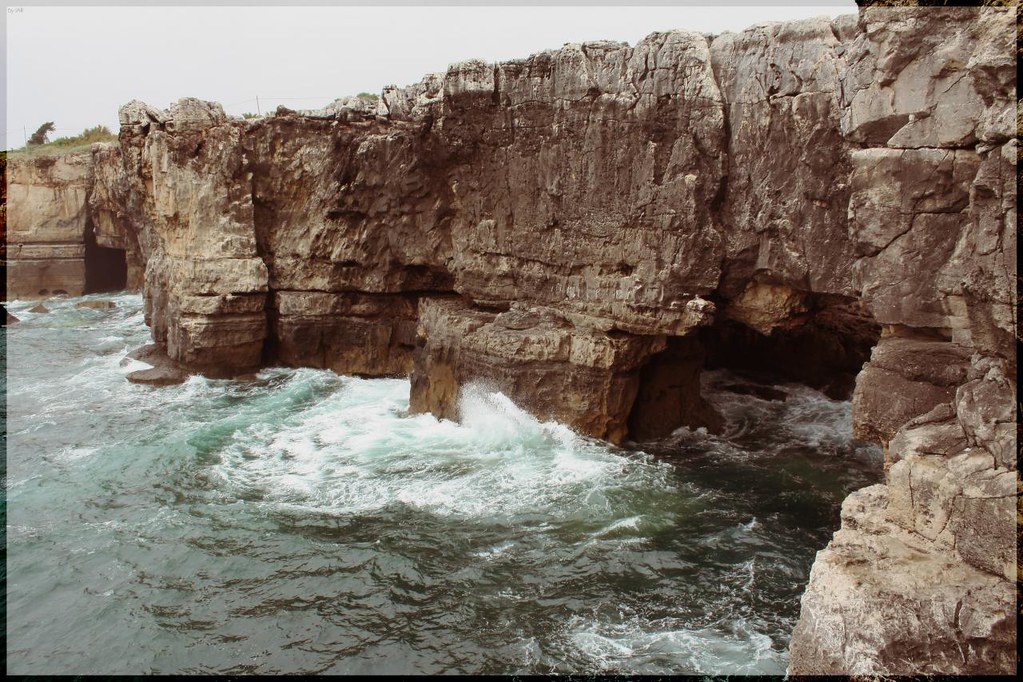 4 Days In Lisbon: The Charming Itinerary Guide 26 Boca do Inferno