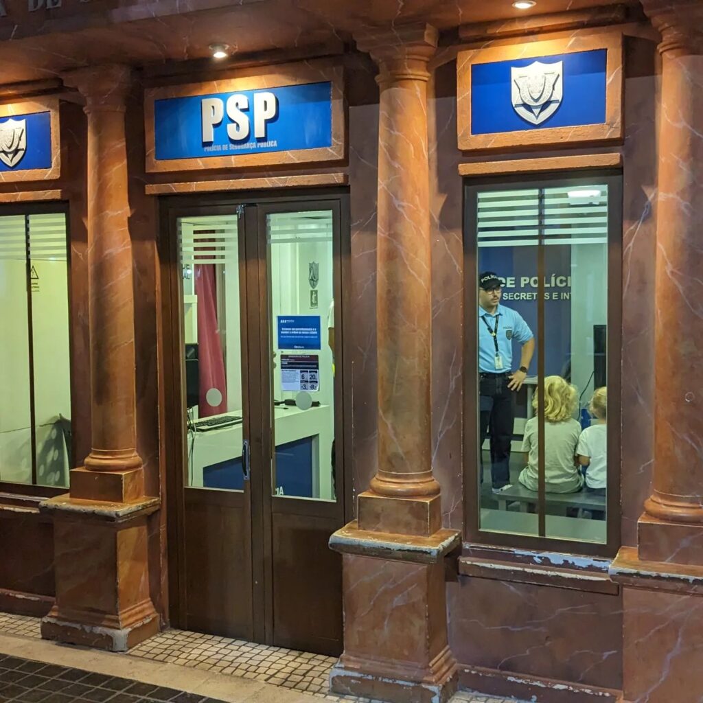 lisbon kidzania police