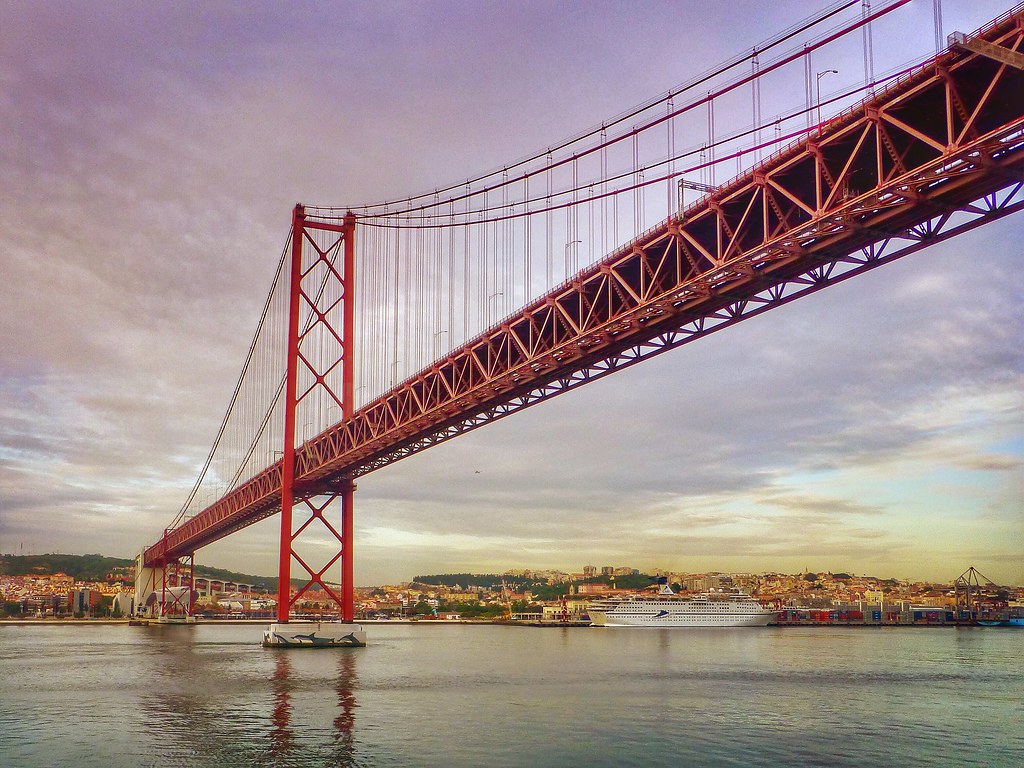 Spending a Week in Lisbon: Ultimate 7-Day Guide to Lisbon 7 25 de Abril Bridge