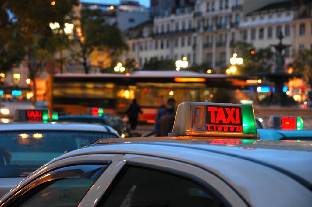 Estrela Lisbon: A Quiet Neighborhood (Travel Guide) 22 Car Parking Lisbon