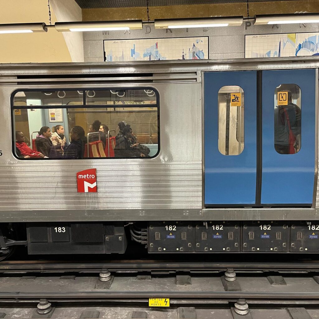 Navegante Card: The Cheapest Way To Experience Lisbon 4 lisbon metro