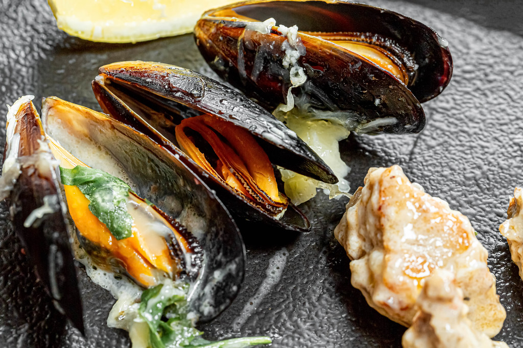 Solo Dining Lisbon: Best Places To Eat Alone 6 mussels-in-garlic-butter