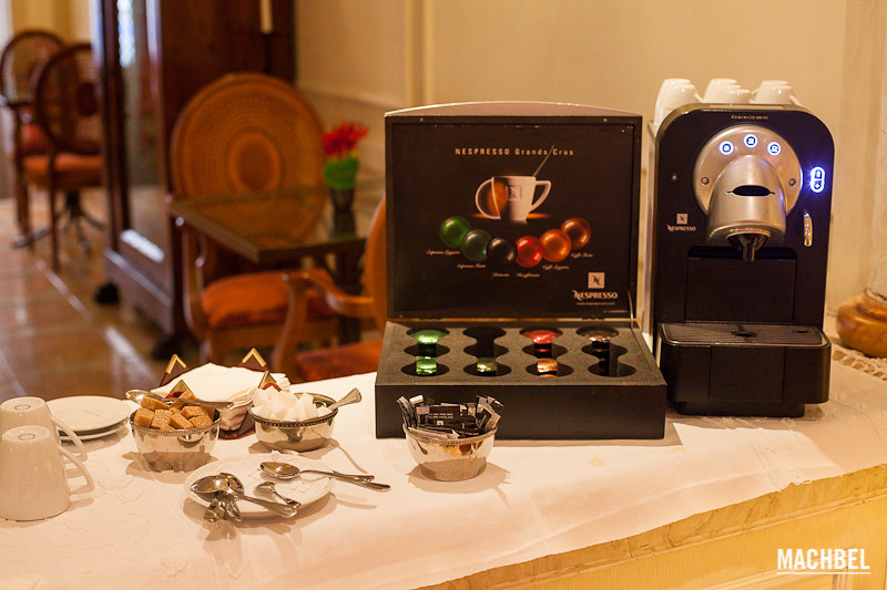 8 Best Romantic Hotels In Lisbon: The Ultimate Romance Guide 3 Cafetera-Nespresso-As-Janelas-Verdes-Inn-Lisbon