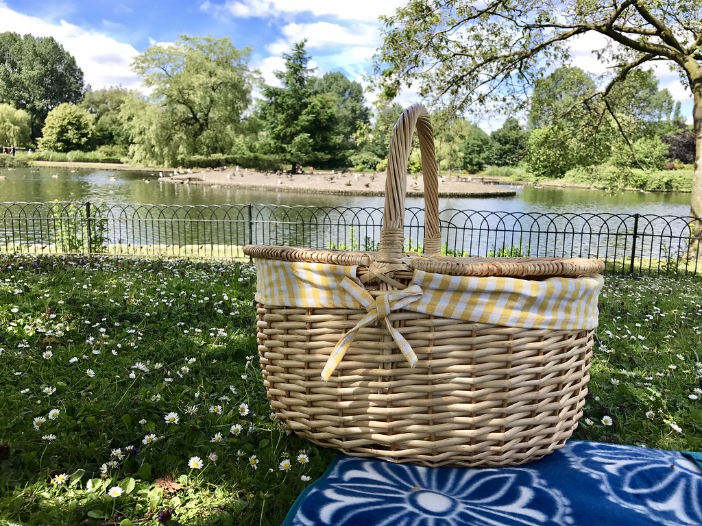10 Things to Do in Lisbon in The Summer 9 Romantic-Picnic-Lisbon