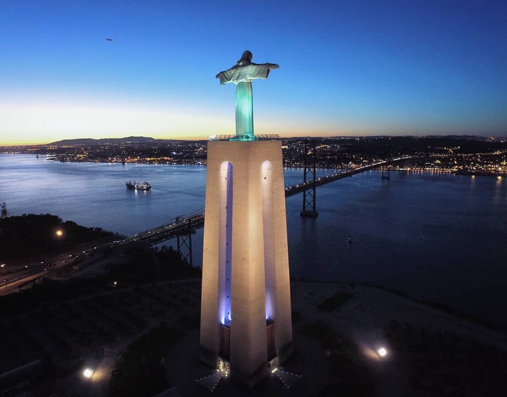 lisbon statue christ