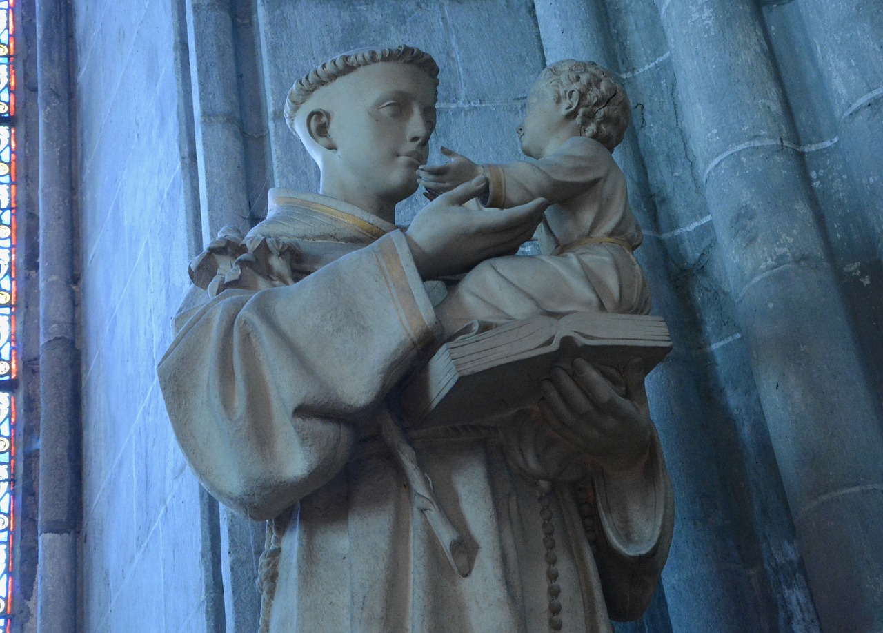St Anthony Festival Lisbon: 4 Best Events and Traditions 9 statue lisbon