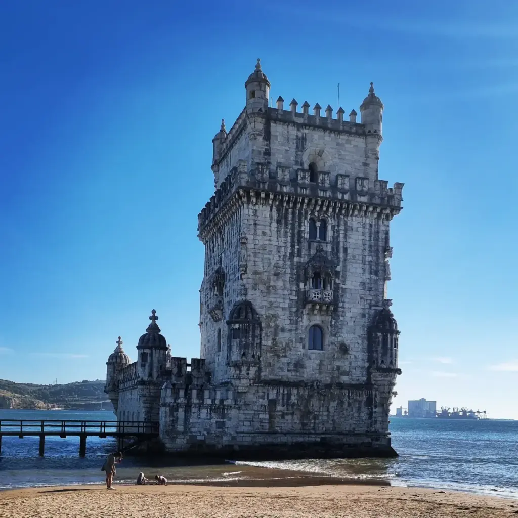 torre de belem blue sky