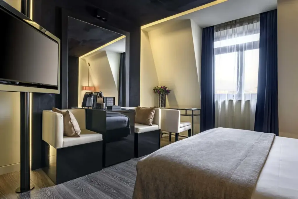 9-Hotel-Mercy