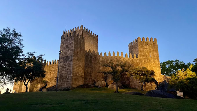 21 Amazing Castles in Lisbon and Its Surroundings 22 Guimaraes-Castle