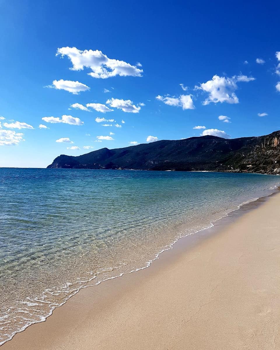 Beautiful Lisbon beach with clear waters and golden sands, perfect for relaxing and enjoying the sun. Discover top beaches in Lisbon for your seaside getaway.