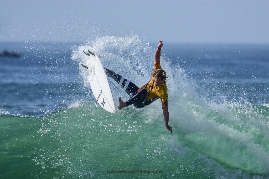 Surfing in Lisbon: All The Best Surf Spots For Everyone 3 peniche surfing lisbon