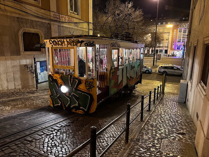 Visiting Lisbon With Kids: What to Do and Visit 5 Glória Funicular
