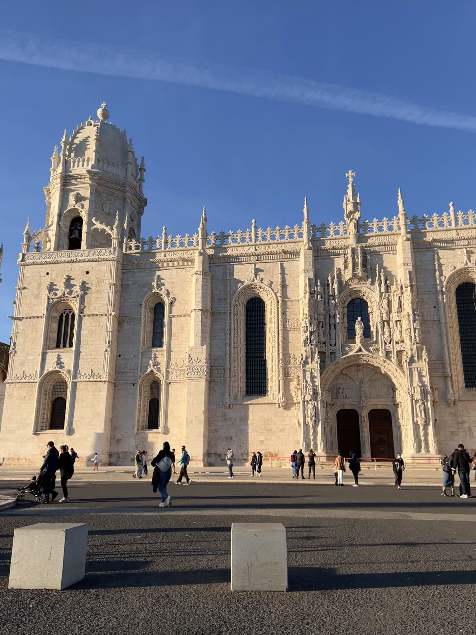 13 Best Picnic Places in Lisbon: Family & Couple-Friendly 9 jeronimos_monastery