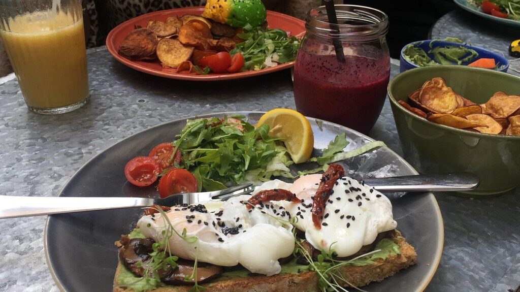 Estrela Lisbon: A Quiet Neighborhood (Travel Guide) 13 Avocado House Estrela Lisbon