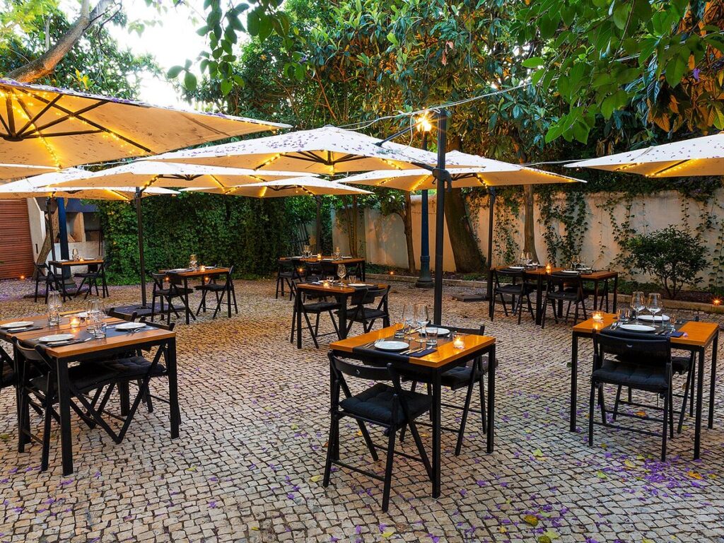 Estrela Lisbon: A Quiet Neighborhood (Travel Guide) 16 Clube de Jornalistas Lisbon