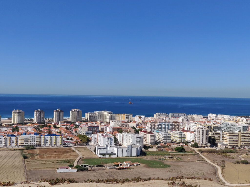 12 Best Day Trips From Lisbon 4 Costa_da_Caparica,_Lisboa