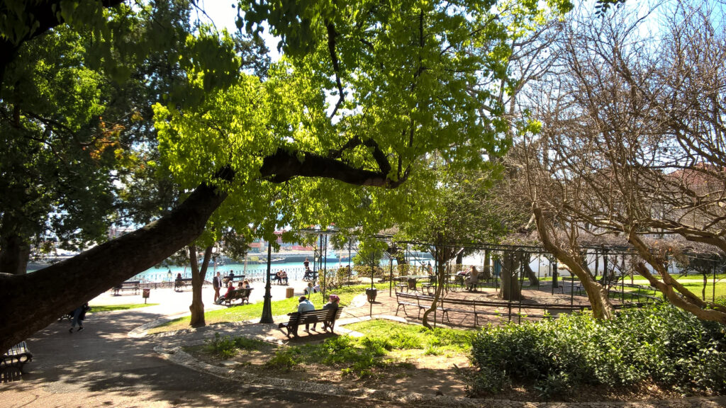 Estrela Lisbon: A Quiet Neighborhood (Travel Guide) 6 Jardim 9 de Abril