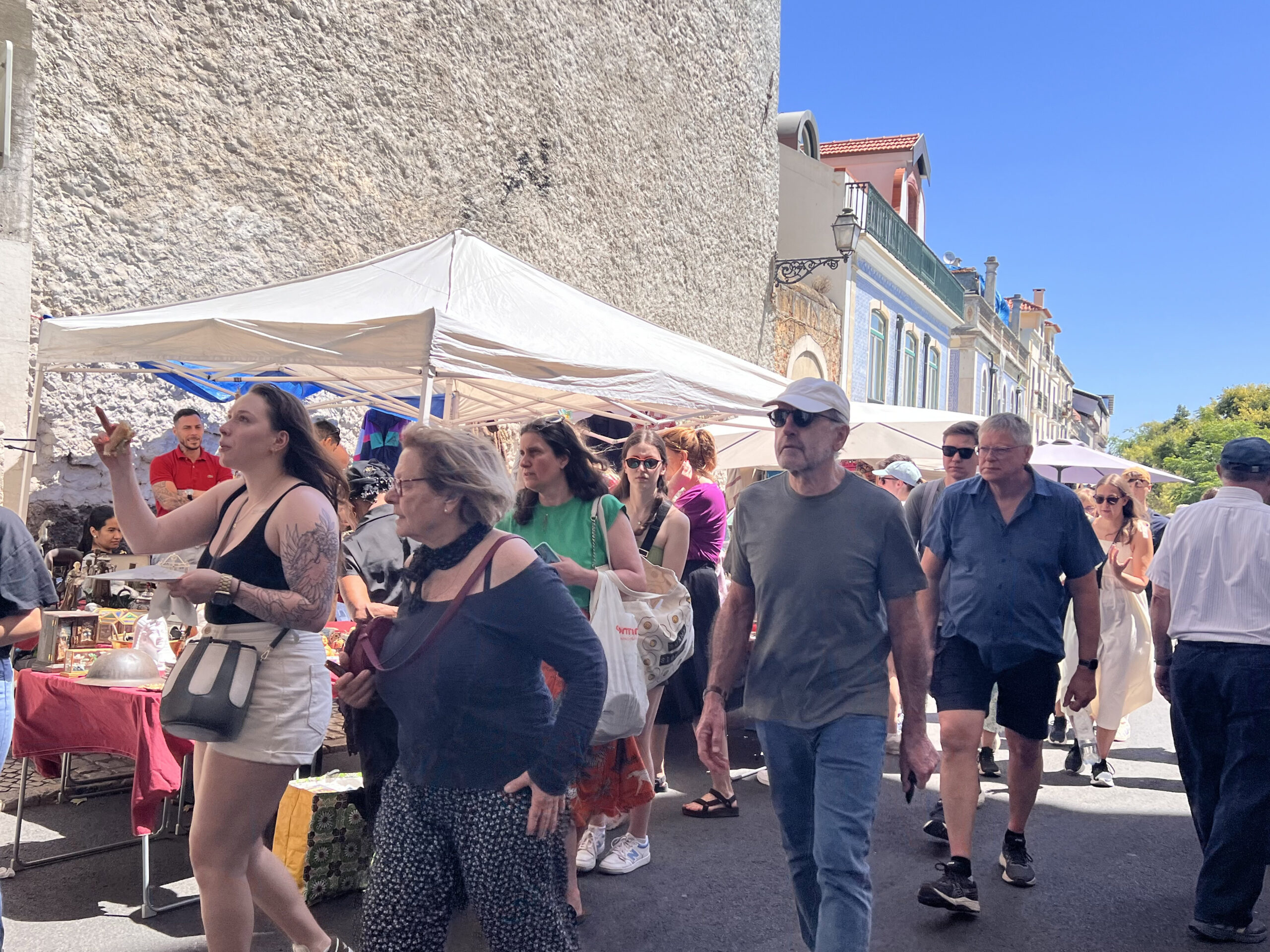 Feira da Ladra: Lisbon's Flea Market (Insider Tips) 2 how safe is lisbon