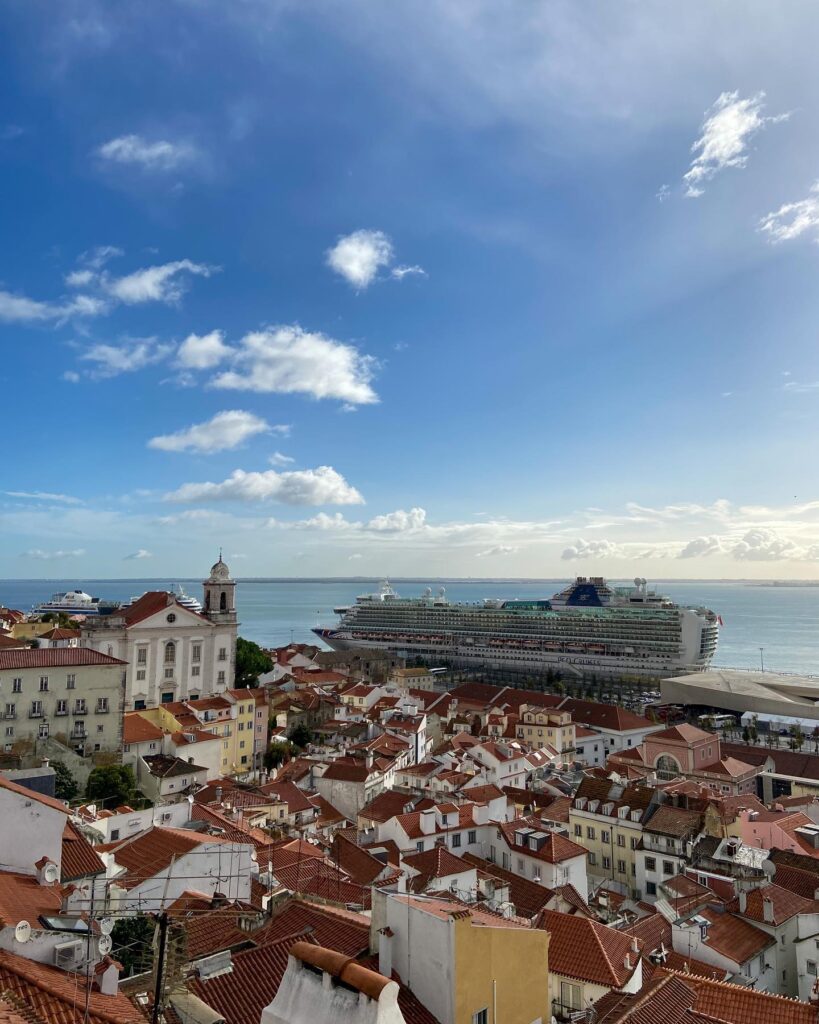 Miradouro das Portas do Sol cruise ship