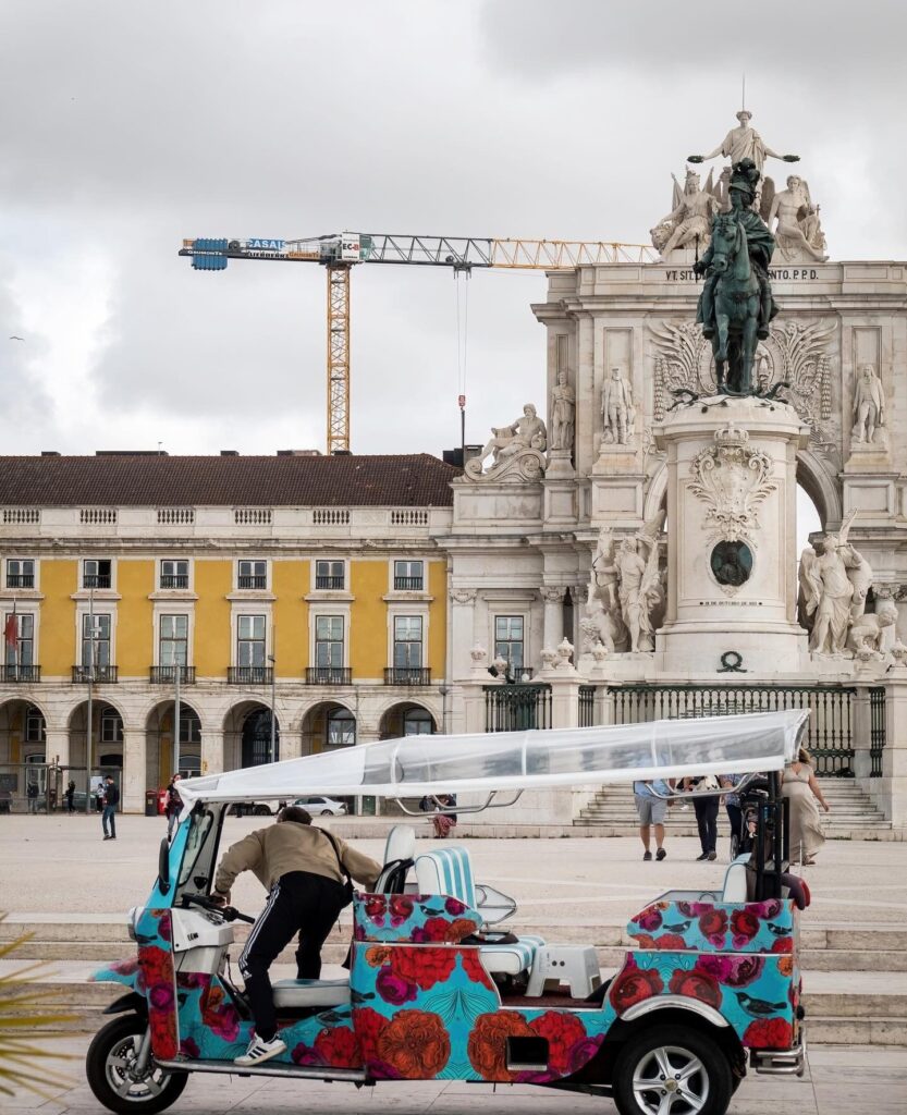 tuk tuk in lisbon center